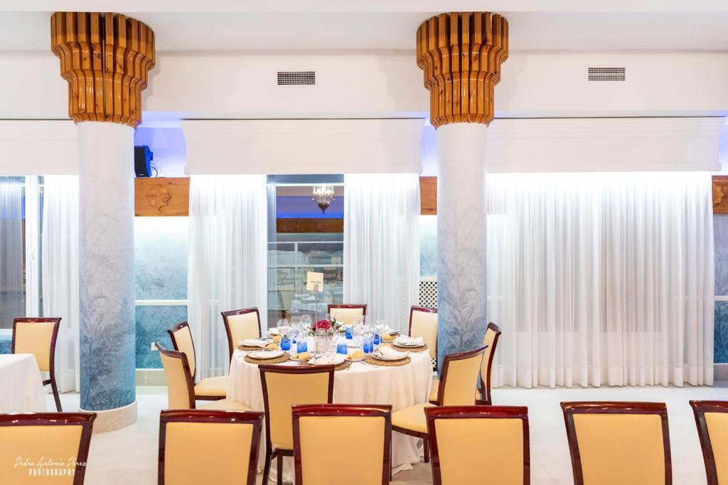 Hotel Torres I ビジャヌエバ・デル・アルソビスポ エクステリア 写真