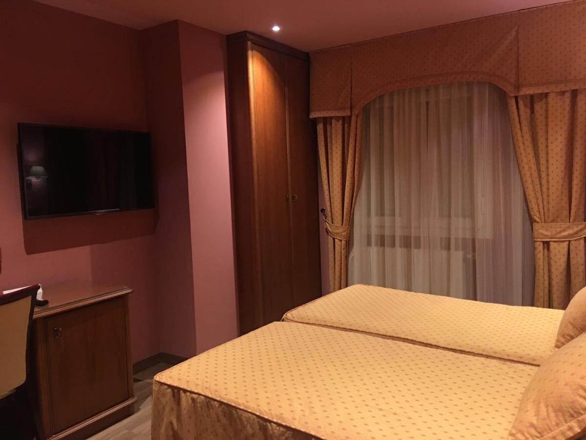 Hotel Torres I ビジャヌエバ・デル・アルソビスポ エクステリア 写真