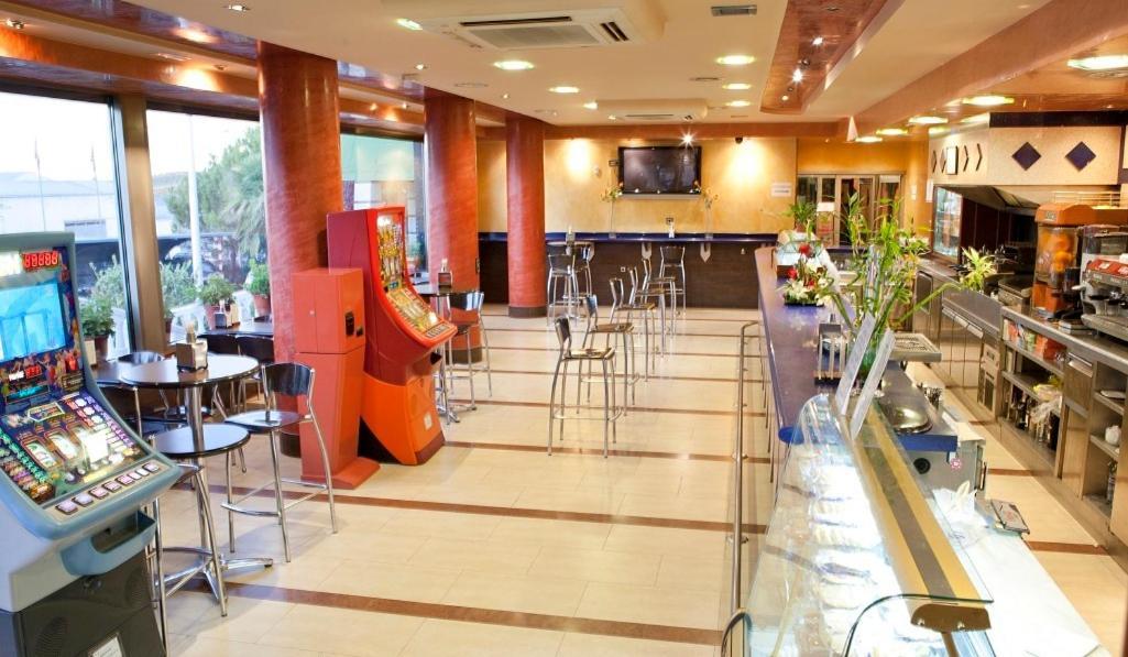 Hotel Torres I ビジャヌエバ・デル・アルソビスポ エクステリア 写真