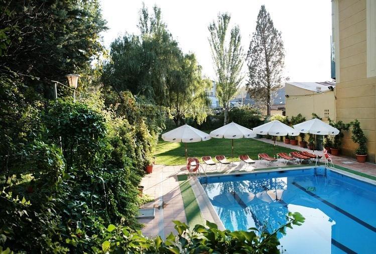 Hotel Torres I ビジャヌエバ・デル・アルソビスポ エクステリア 写真